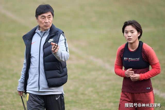 英格兰足坛新规严打拖延，捂嘴红牌暂缓